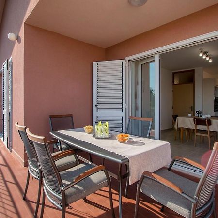 Apartment Rubina With Secure Parking Медулин Екстериор снимка