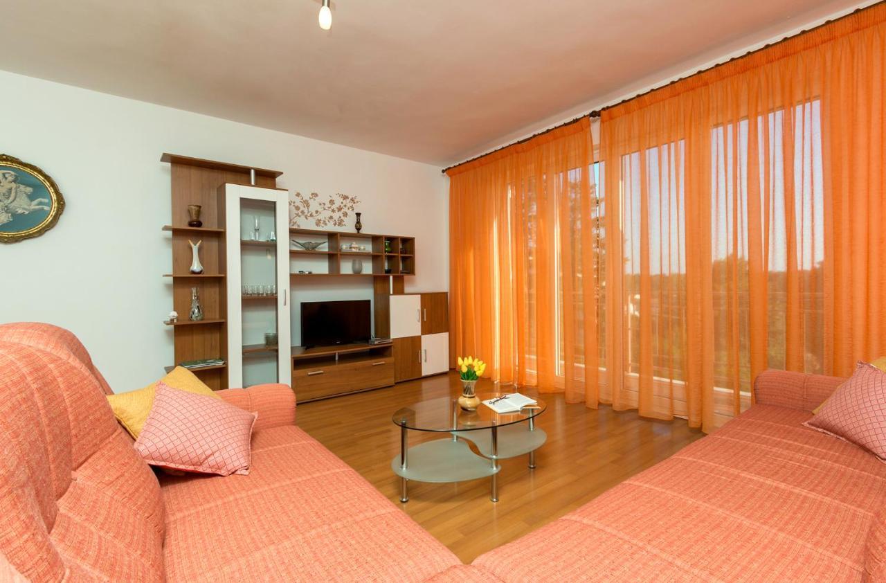 Apartment Rubina With Secure Parking Медулин Екстериор снимка